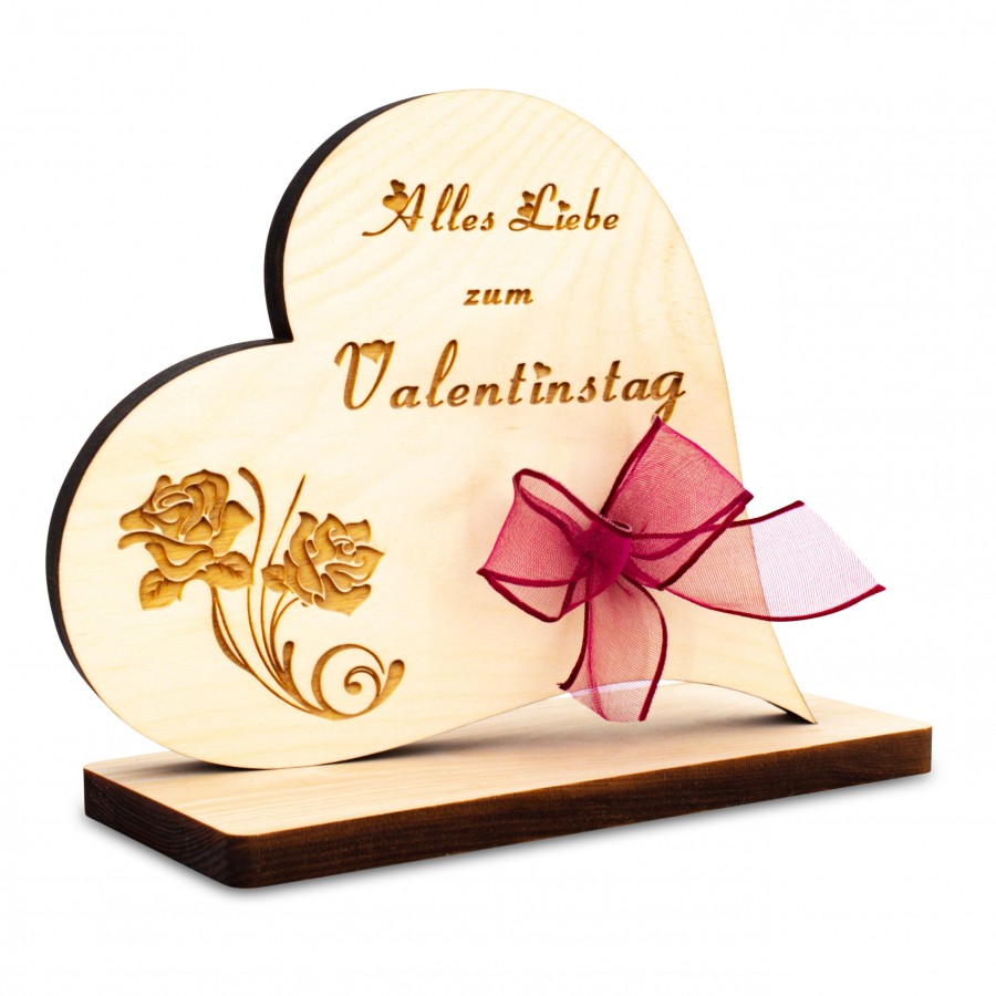 Zirbenherz auf Sockel mit Schleife zum Valentinstag 